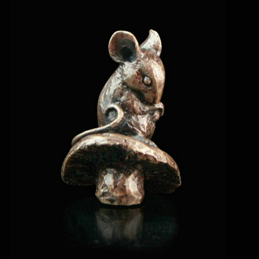 Butler & Peach Miniatures - Bronze Mouse on Toadstool